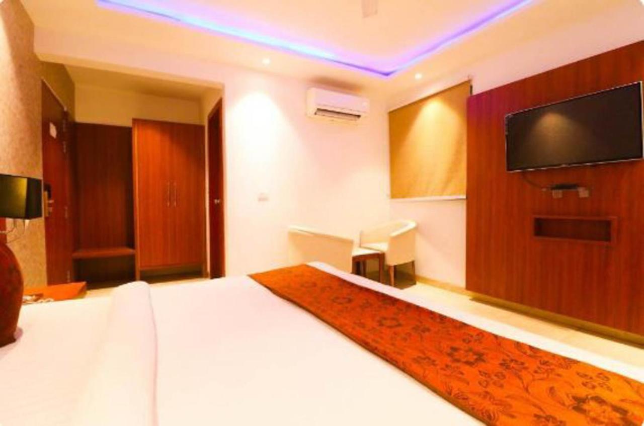 Hotel Royal Sky Luxury Near Delhi Airport New Delhi Buitenkant foto