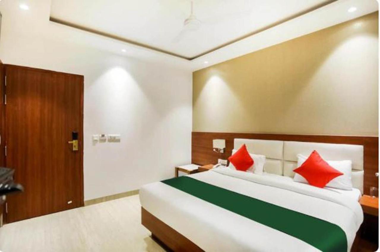 Hotel Royal Sky Luxury Near Delhi Airport New Delhi Buitenkant foto